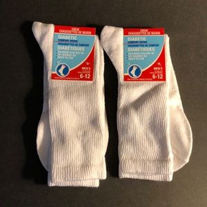 - NEW - (2) Pairs Of Men’s Diabetic Comfort Socks